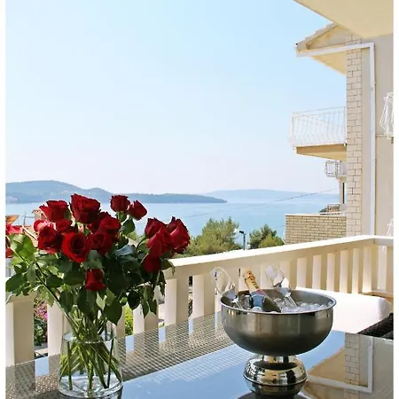 Lado Апартаменты *